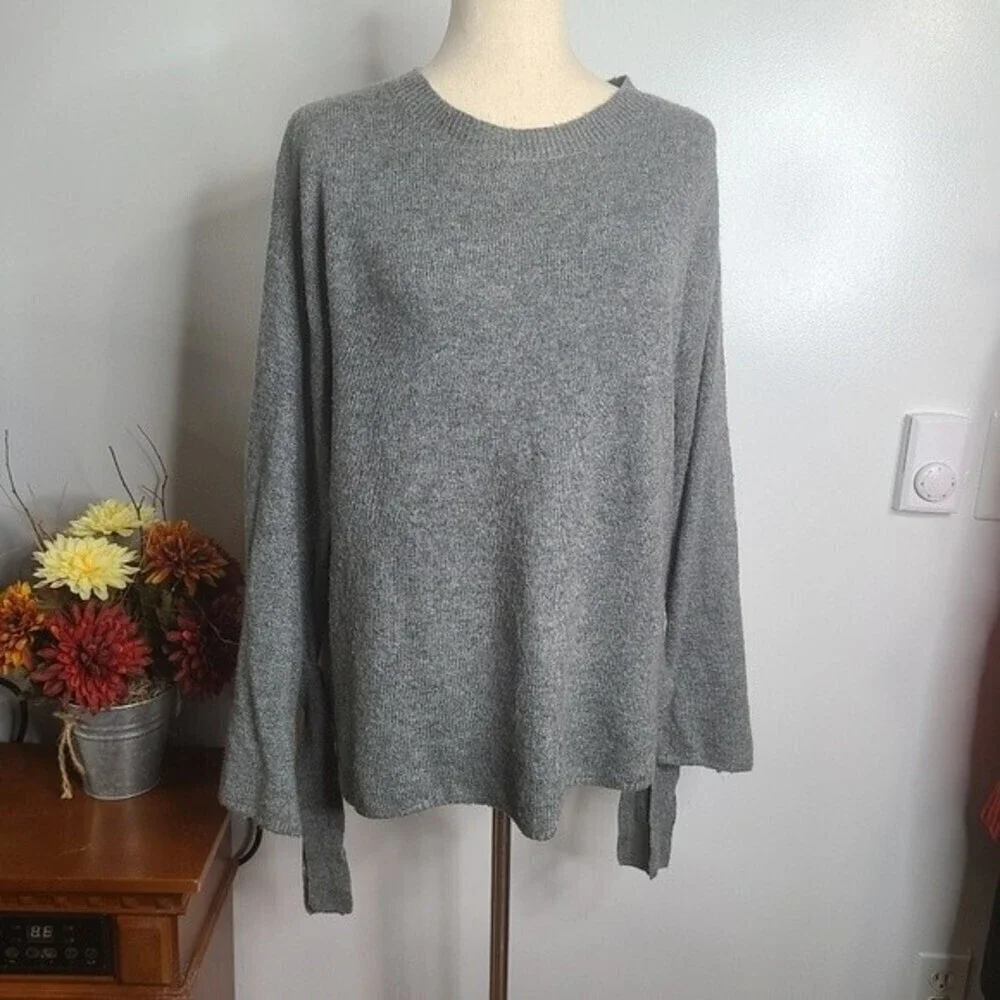Halogen Gray Long Sleeve Tie Wrist Sweater sz Midium women's - Picture 3 of 12